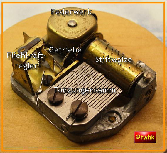 Stimmzungen-Spielwerk mit Stiftwalze und Federwerkantrieb