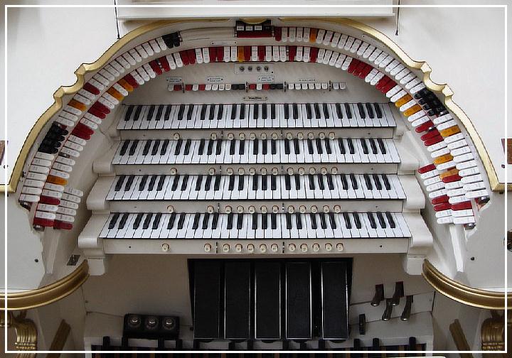 Die 'Mighty WurliTzer' Theaterorgel im Musikinstrumenten-Museum Berlin - ©twhk