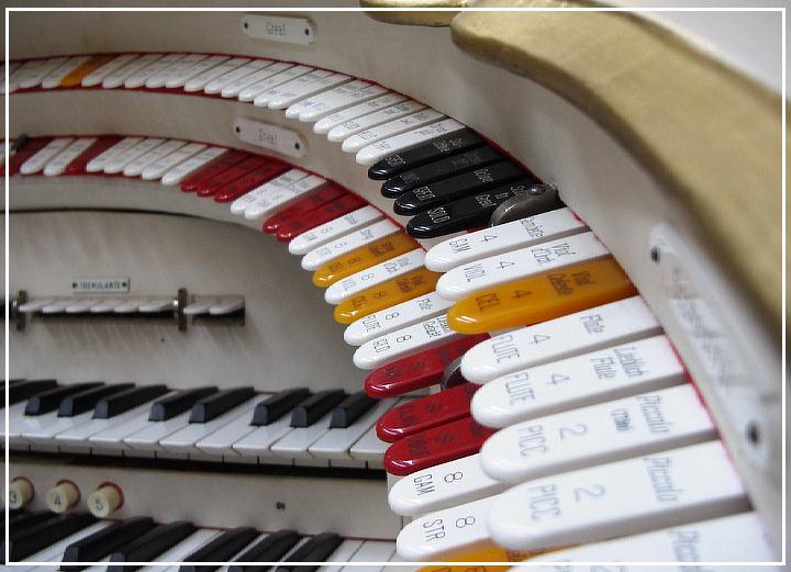 Die 'Mighty WurliTzer' Theaterorgel im Musikinstrumenten-Museum Berlin - ©twhk